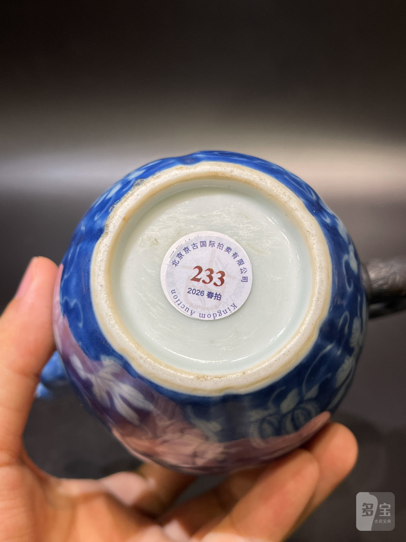 清道光 青花留白瓜瓞绵绵纹瓜棱形壶 - 图12